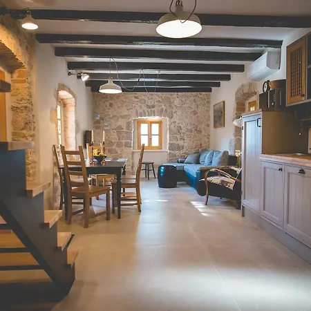 Jela Villa *