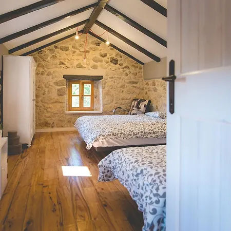 Holiday Jela فيلة *