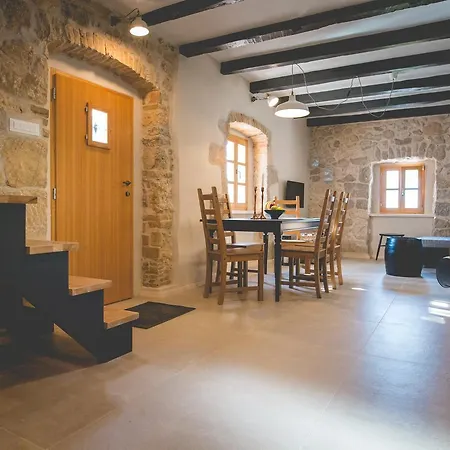 Jela Villa